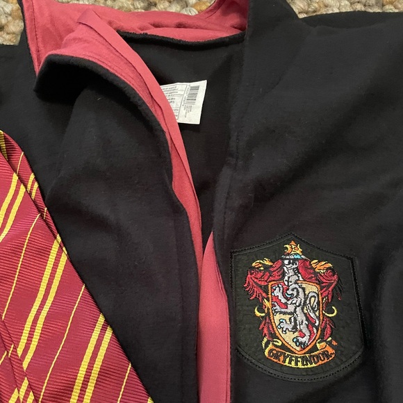 Gryffindor Robe Child Size Large - Picture 4 of 5